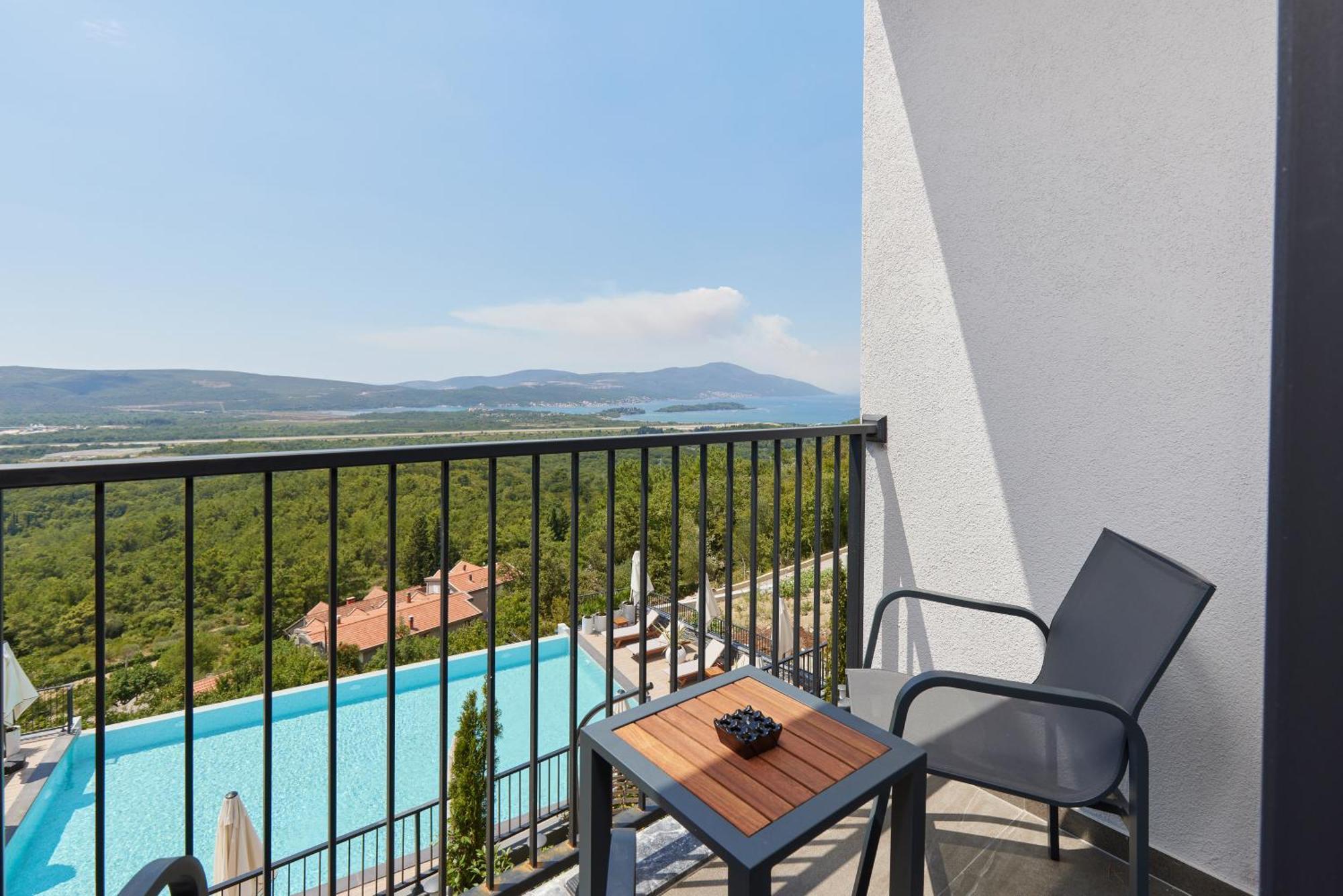 Bayview Hills Luxury Residences ティヴァト エクステリア 写真